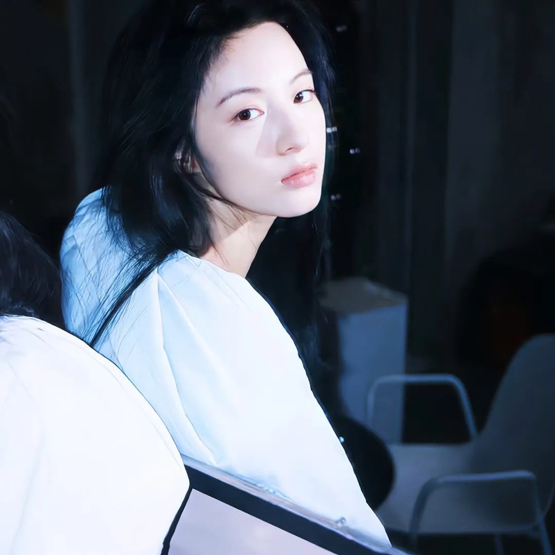 越狱女逃犯 封面
